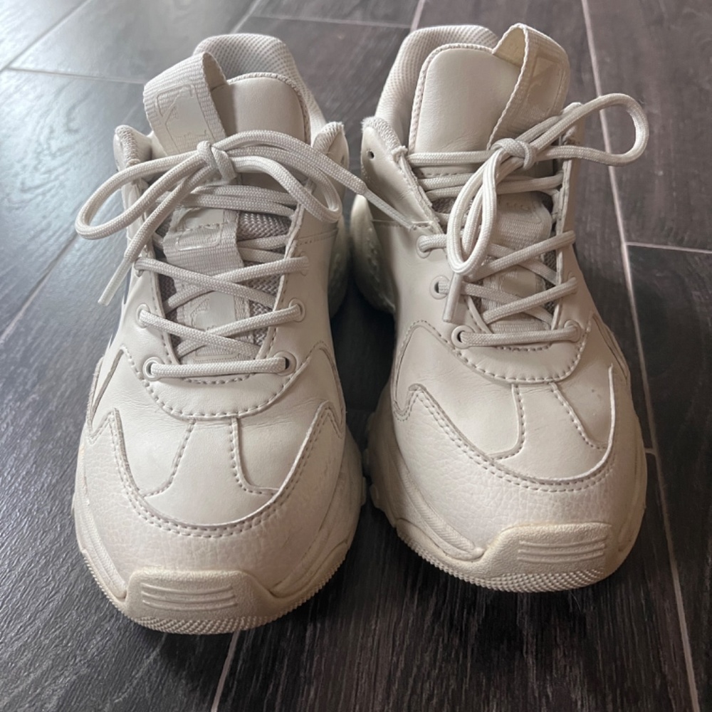 Sneaker - Picture 2 of 6